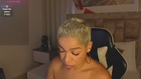 Snapshot of summer_night_ chatting on June 24, 2026, 11:53 am Summer online show from June 24, 2026, 11:53 am