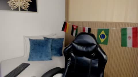 Snapshot of summer_night_ chatting on July 6, 2026, 11:40 am Summer online show from July 6, 2026, 11:40 am