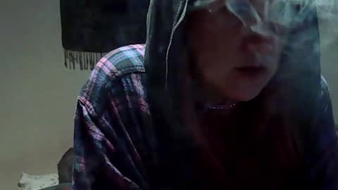 Snapshot of summerainzpuddles chatting on December 31, 2024, 5:00 am Summer Rainz online show from December 31, 2024, 5:00 am