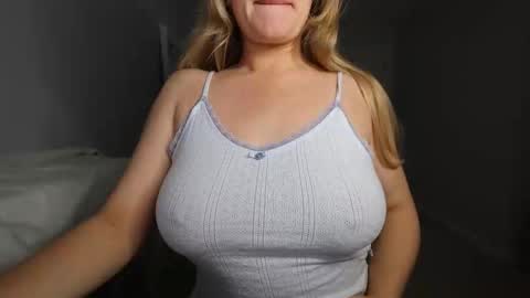 Snapshot of summerdawn03 chatting on October 20, 2025, 10:59 am Summer Dawn online show from October 20, 2025, 10:59 am