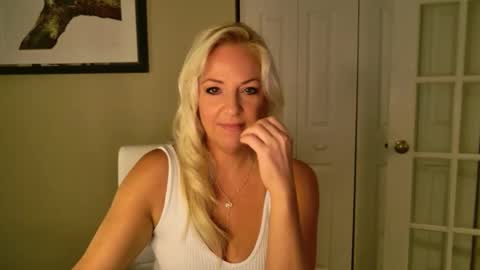 Snapshot of summerishotter chatting on September 13, 2025, 8:52 pm Amber online show from September 13, 2025, 8:52 pm