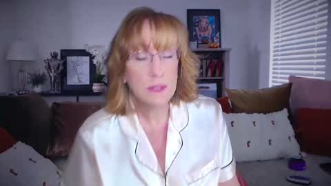 SummerKnightzzz online show from November 17, 2025, 1:17 pm