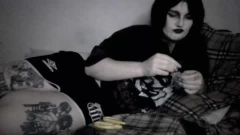 Snapshot of sundaygoth chatting on July 27, 2026, 9:11 pm sundaygoth online show from July 27, 2026, 9:11 pm