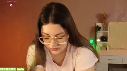 Tina. Im topless model  online show from April 14, 2026, 8:09 am