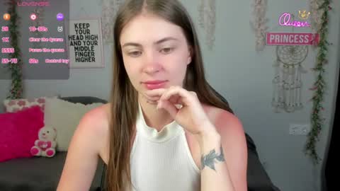 Snapshot of sunlight_kiss chatting on June 28, 2026, 9:43 pm Jessika online show from June 28, 2026, 9:43 pm