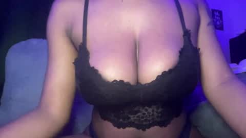 sunn3ie online show from November 22, 2025, 1:48 am