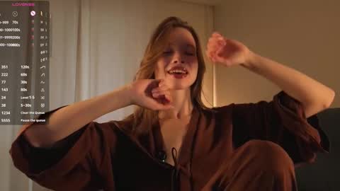 Snapshot of sunnivagaillard chatting on September 12, 2025, 1:06 am Kiki online show from September 12, 2025, 1:06 am