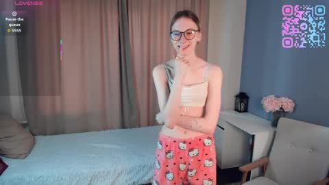 Kiki online show from April 5, 2026, 1:03 am