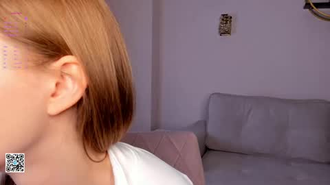 Lily online show from March 6, 2025, 4:38 pm