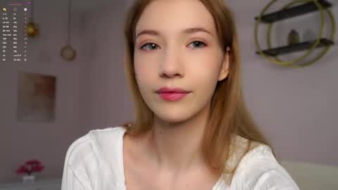 Lily online show from September 19, 2025, 2:40 pm