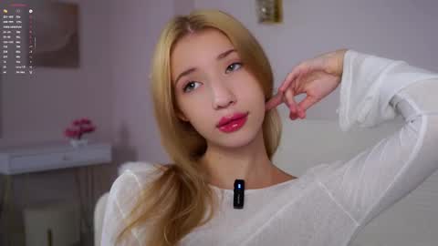 Lily online show from November 25, 2025, 2:39 pm