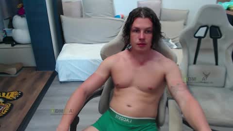 Snapshot of sunny1girl chatting on June 5, 2026, 12:22 pm Alice and Sergey online show from June 5, 2026, 12:22 pm