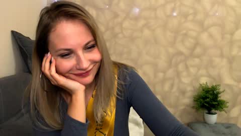 Naomi online show from December 8, 2024, 10:47 pm