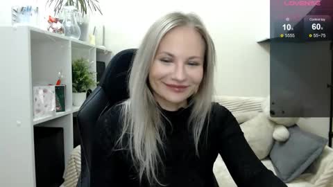 Naomi online show from November 11, 2025, 5:02 pm