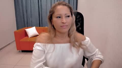 Sarah online show from September 13, 2025, 5:02 pm