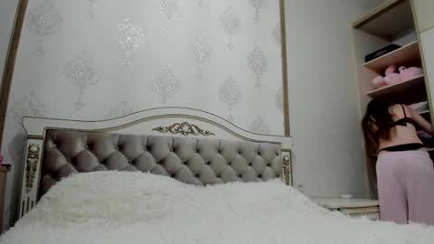 Vanessa online show from April 3, 2026, 5:05 am