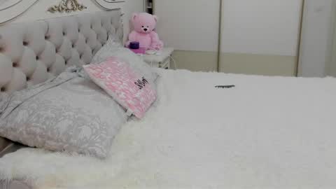 Vanessa online show from April 20, 2026, 5:21 am