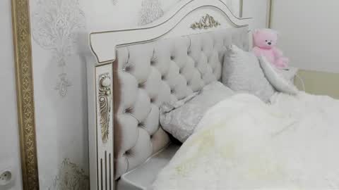 Vanessa online show from April 22, 2026, 5:10 am