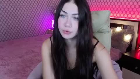 S U N N Y online show from September 25, 2025, 6:22 pm