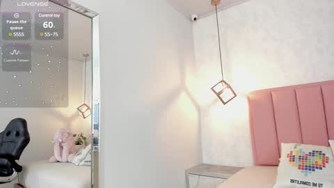  S U N N Y online show from February 19, 2025, 7:38 pm