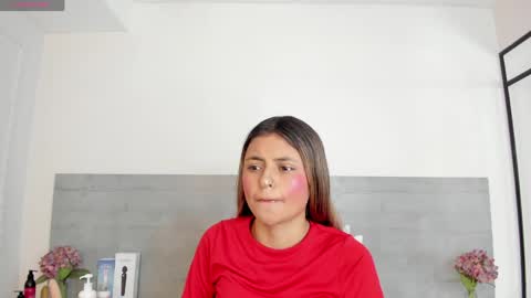 sunnywhitee online show from April 7, 2026, 7:14 pm