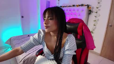    online show from September 18, 2025, 2:41 pm