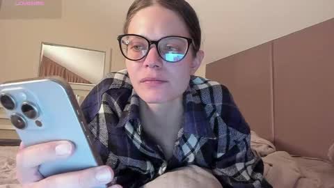 Effie Beautiful girl and Sunsay lucky boy online show from April 12, 2026, 4:34 pm