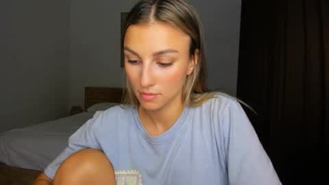 Snapshot of sunsetwithava chatting on September 16, 2025, 5:08 am sunsetwithava online show from September 16, 2025, 5:08 am