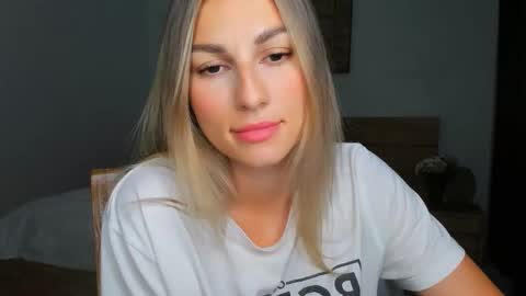 Snapshot of sunsetwithava chatting on September 18, 2025, 5:42 am sunsetwithava online show from September 18, 2025, 5:42 am