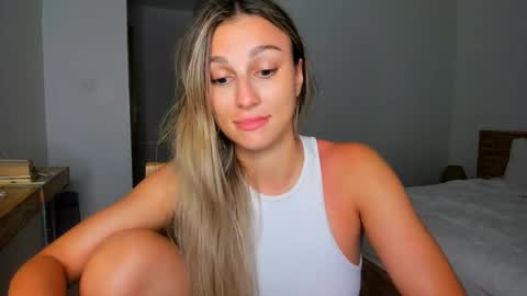 Snapshot of sunsetwithava chatting on October 11, 2025, 11:31 am sunsetwithava online show from October 11, 2025, 11:31 am