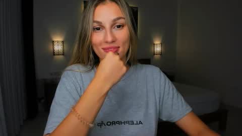 Snapshot of sunsetwithava chatting on October 21, 2025, 12:39 pm sunsetwithava online show from October 21, 2025, 12:39 pm