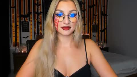 Snapshot of sunsetwithava chatting on October 30, 2025, 11:55 am sunsetwithava online show from October 30, 2025, 11:55 am