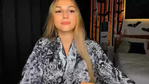 Snapshot of sunsetwithava chatting on November 7, 2025, 7:08 am sunsetwithava online show from November 7, 2025, 7:08 am