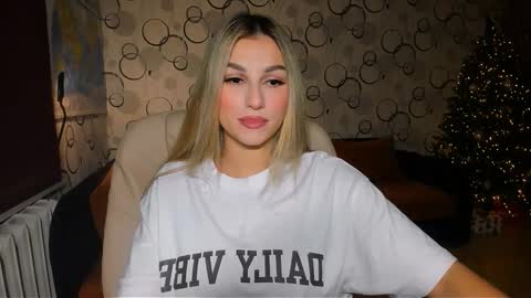 Snapshot of sunsetwithava chatting on December 18, 2025, 4:35 pm sunsetwithava online show from December 18, 2025, 4:35 pm