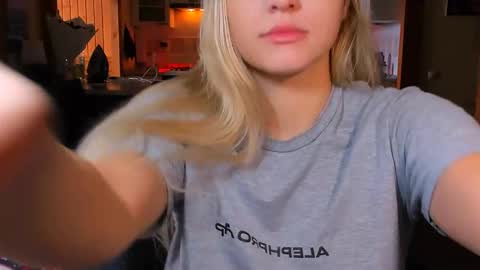 Snapshot of sunsetwithava chatting on February 20, 2026, 5:04 am sunsetwithava online show from February 20, 2026, 5:04 am