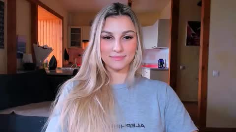 Snapshot of sunsetwithava chatting on February 20, 2026, 6:19 am sunsetwithava online show from February 20, 2026, 6:19 am