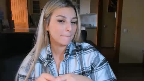 Snapshot of sunsetwithava chatting on February 24, 2026, 1:09 pm sunsetwithava online show from February 24, 2026, 1:09 pm