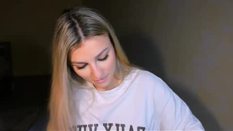 Snapshot of sunsetwithava chatting on March 2, 2026, 3:09 am sunsetwithava online show from March 2, 2026, 3:09 am