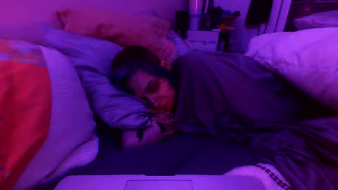 Snapshot of sunshine_mk3 chatting on September 10, 2025, 2:22 am UNH1N3 online show from September 10, 2025, 2:22 am