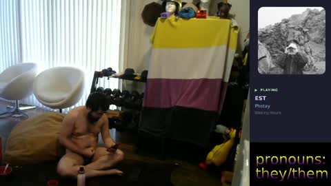 Snapshot of sunshinestreak chatting on May 14, 2026, 7:09 pm im not actually a man my pronouns are theythem online show from May 14, 2026, 7:09 pm