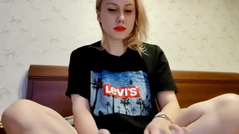 Snapshot of supereasyx chatting on December 7, 2024, 10:45 am Annie online show from December 7, 2024, 10:45 am