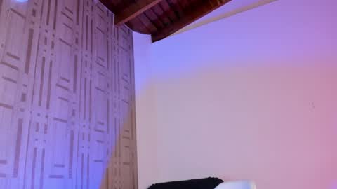 Snapshot of suprasexyjohn chatting on June 18, 2026, 11:42 pm llllSupra llll online show from June 18, 2026, 11:42 pm