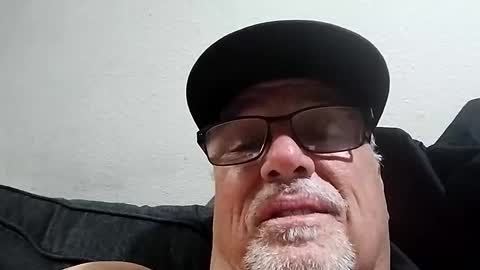 surfdude777888 online show from March 5, 2025, 11:49 am