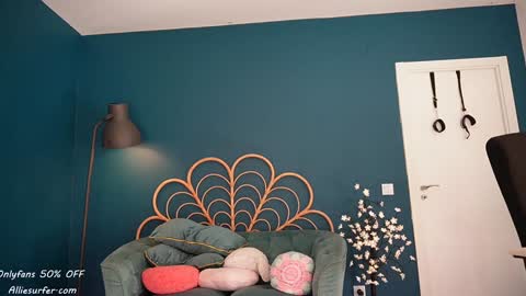 Allie online show from October 4, 2025, 4:38 pm