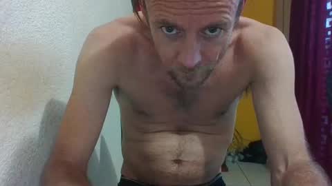 Snapshot of surfsup34 chatting on January 29, 2025, 12:01 am surfsup34 online show from January 29, 2025, 12:01 am