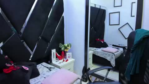 Susana Flame online show from July 14, 2026, 3:33 am