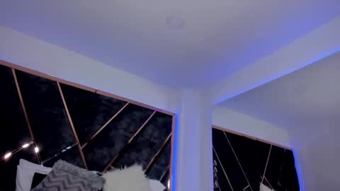 susanahenao online show from March 5, 2025, 8:32 pm