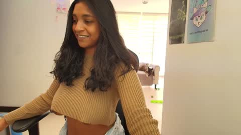 Snapshot of susanrhodes chatting on February 7, 2025, 2:58 pm Andrea - Migue online show from February 7, 2025, 2:58 pm