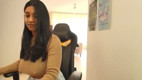 Snapshot of susanrhodes chatting on February 16, 2025, 3:59 pm Andrea - Migue online show from February 16, 2025, 3:59 pm