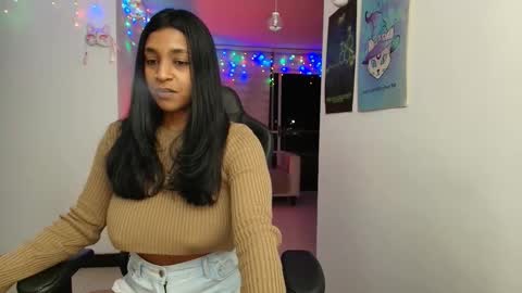 Snapshot of susanrhodes chatting on February 17, 2025, 2:20 am Andrea - Migue online show from February 17, 2025, 2:20 am